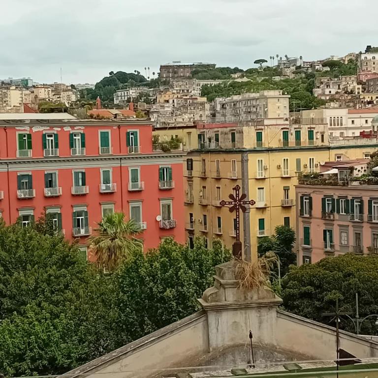 Tre camere al centro di Napoli - Camera Matrimoniale con Bagno Privato Esterno - 4