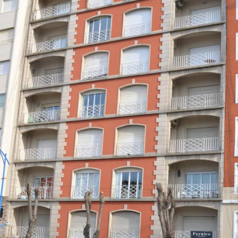 departamento hasta 8 pesonas frente a plaza Colon cento estacionamiento - Three-Bedroom Apartment - 1