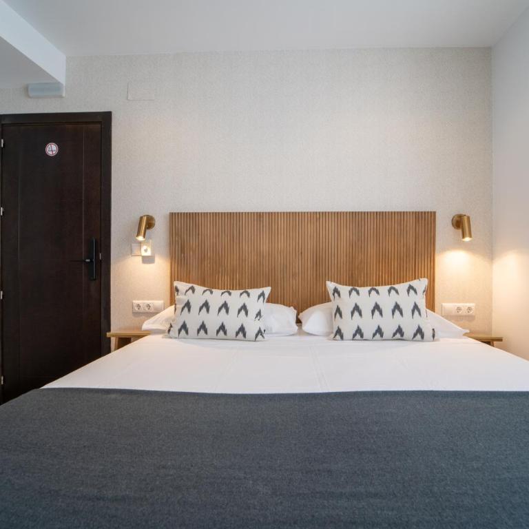 La Siesta de Picasso - Junior Suite with Balcony - 11