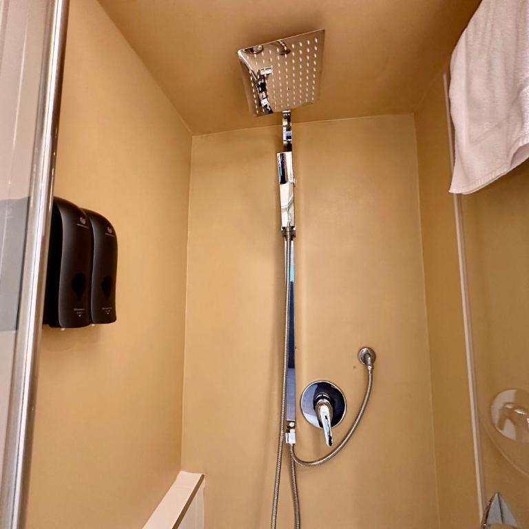 Mammina Home - Quadruple Room with Balcony - 32