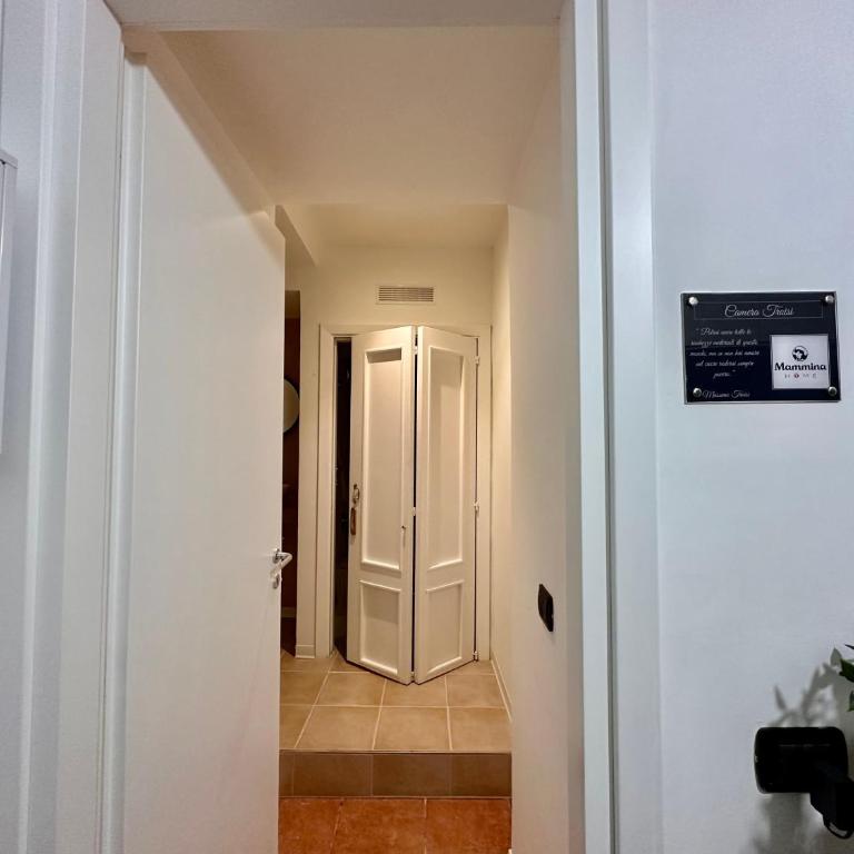 Mammina Home - Quadruple Room with Balcony - 26