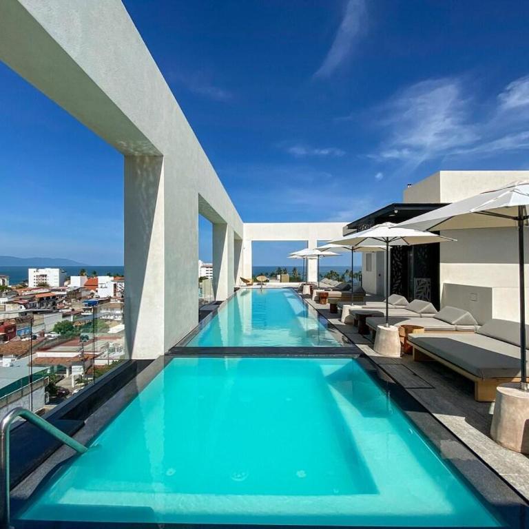 Blissful Ocean-View Penthouse with Rooftop Pool - Maison de Vacances - 1