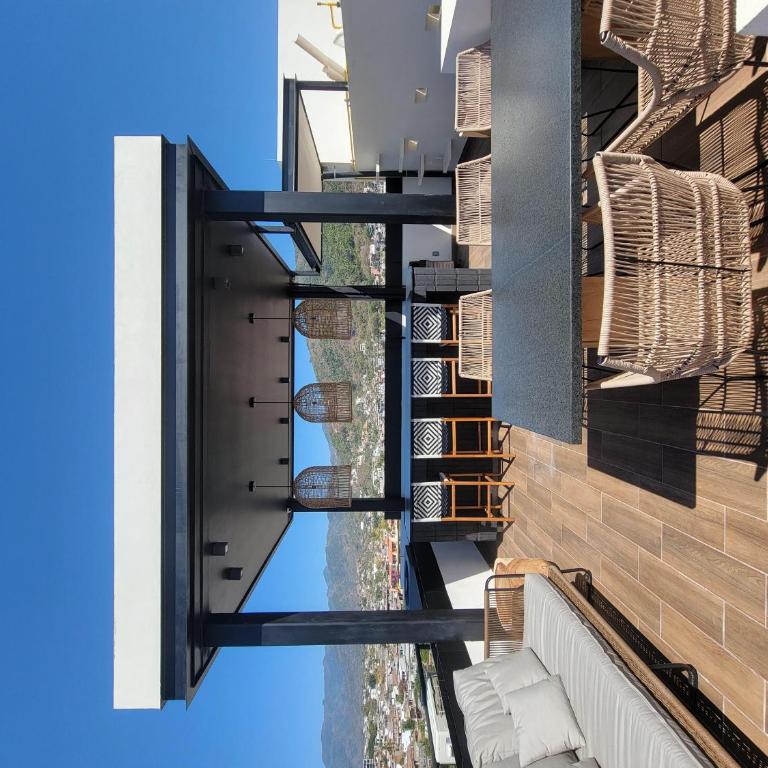 Blissful Ocean-View Penthouse with Rooftop Pool - Maison de Vacances - 60