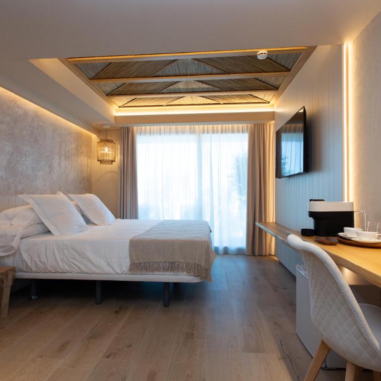 XULOS Rooms & Suites - Habitación Doble Deluxe con balcón y vistas al mar - 3