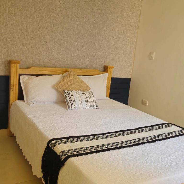 Apartamentos PRIVADOS 2 - 3 Habitaciones 4 Piscinas, 3 Jacuzzi, Sauna Cerca Aeropuerto Eden y Parque del Cafe por Molca Travel - Two-Bedroom Apartment - 8