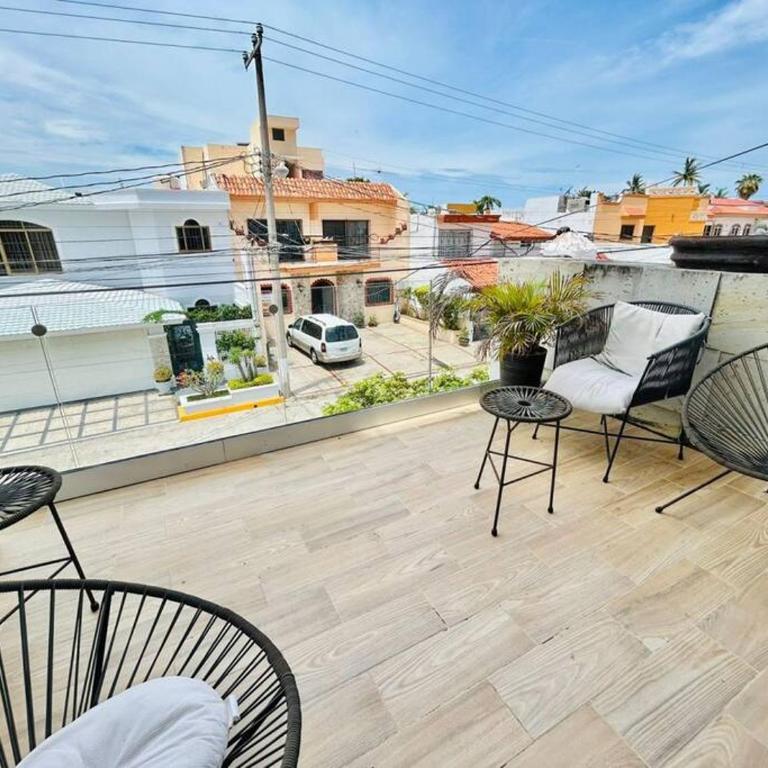 Elegante depa super céntrico en zona dorada 1 - Three-Bedroom Apartment - 10