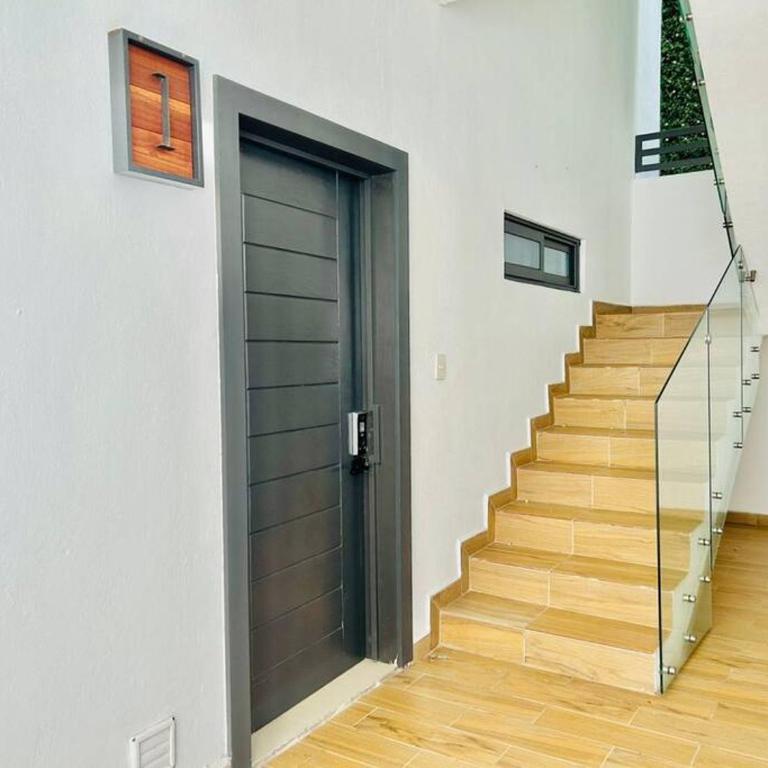 Elegante depa super céntrico en zona dorada 1 - Three-Bedroom Apartment - 11