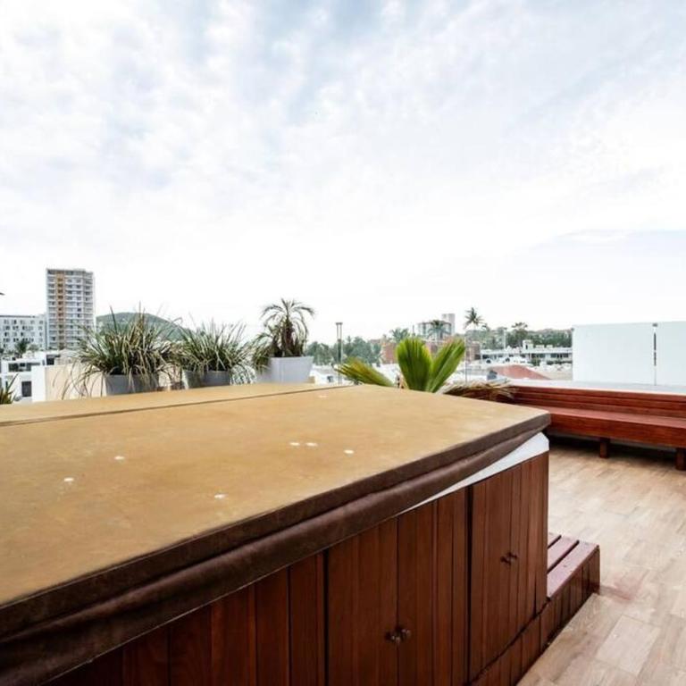Elegante depa super céntrico en zona dorada 1 - Three-Bedroom Apartment - 21