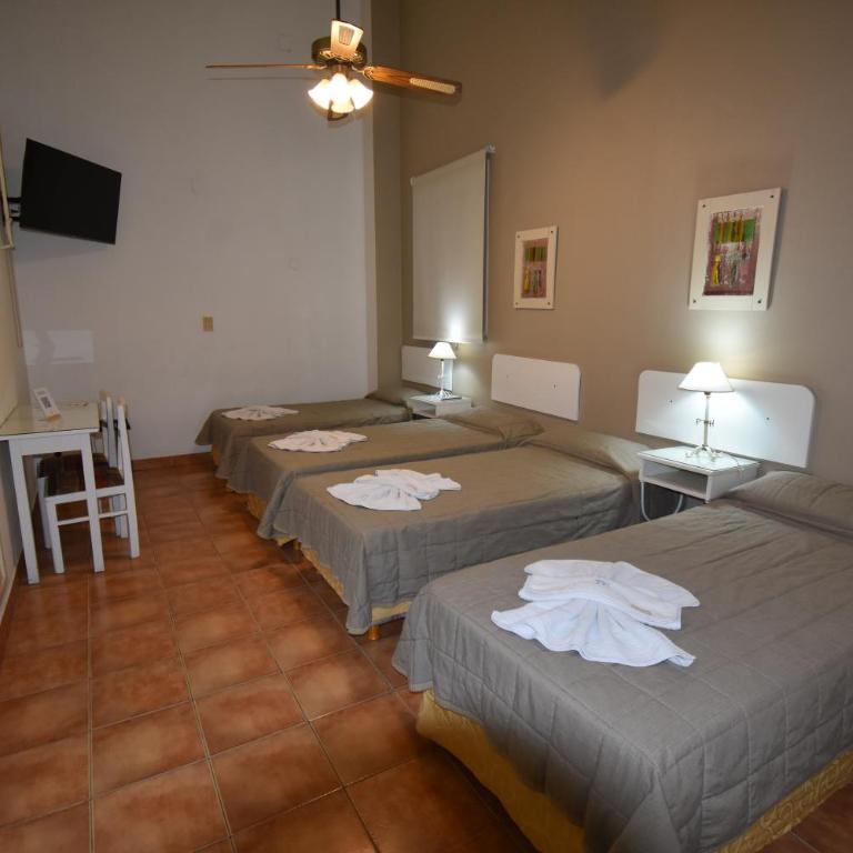 Hotel Plaza - Habitación Cuádruple Estándar - 1