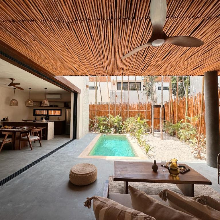 2 Private Pools & BBQ - Deluxe Villa - 41