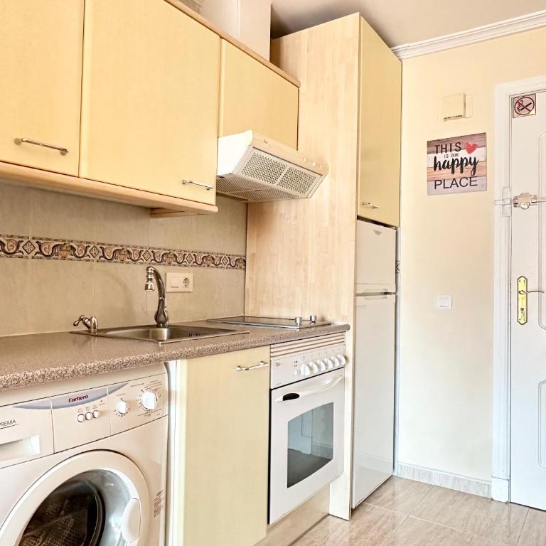 Studio in Costa Del Sol, Sea, Sunshine & Views - Apartment with Balcony - 7