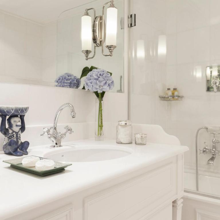 Hotel d'Angleterre - Chambre Lit King-Size Exclusive - Vue sur Lac - 8