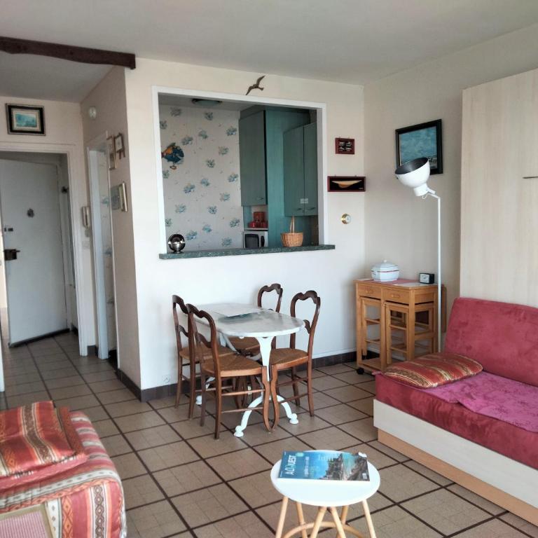 Studio Face Plage aux Sables d'Olonne avec Balcon, Ascenseur et Proximité Centre-Ville - FR-1-331-46 - Studio - 5