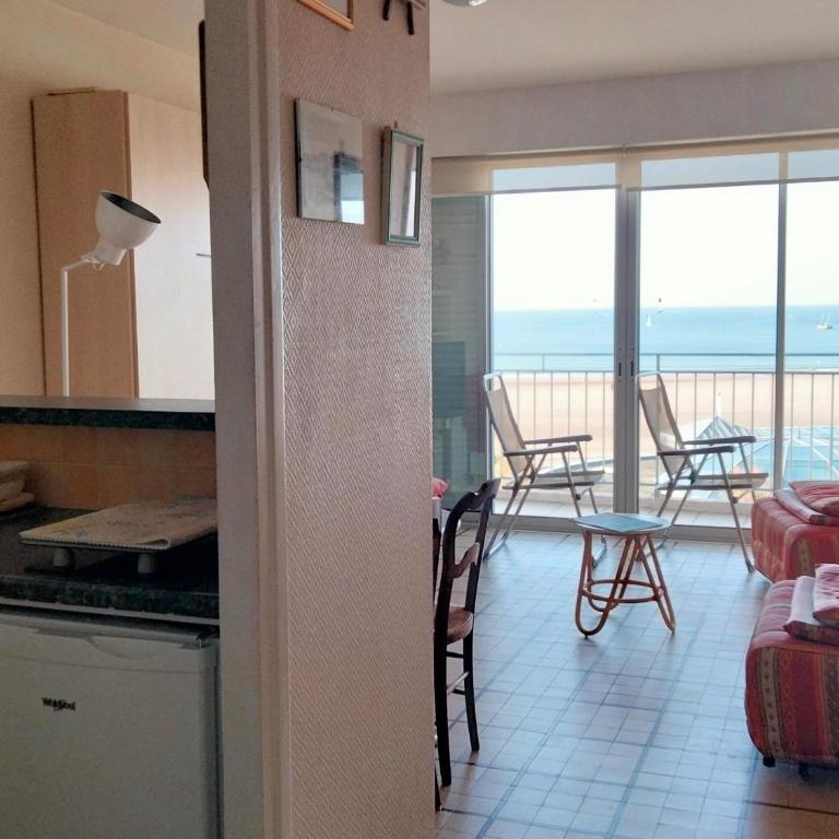 Studio Face Plage aux Sables d'Olonne avec Balcon, Ascenseur et Proximité Centre-Ville - FR-1-331-46 - Studio - 7