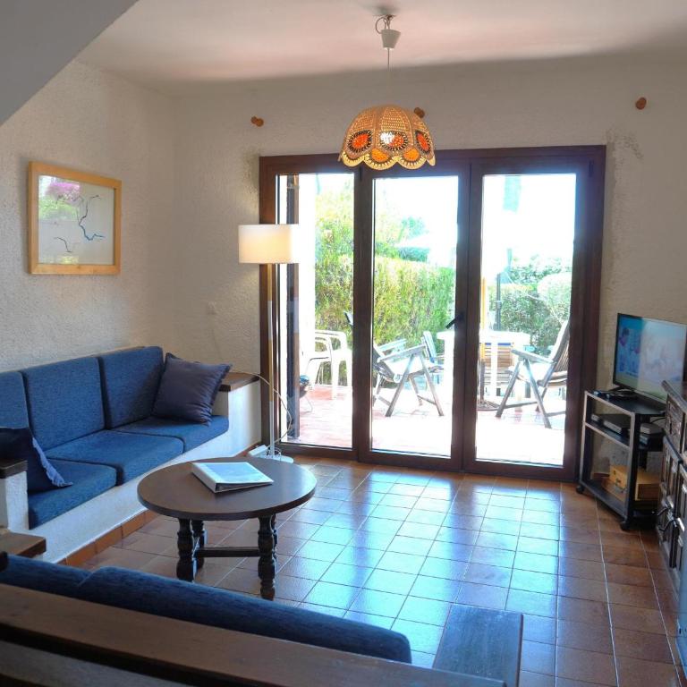 Casa acogedora con gran piscina comunitaria y cerca de la playa en L'Estartit - ES-323-72 - Vacation Home - 2