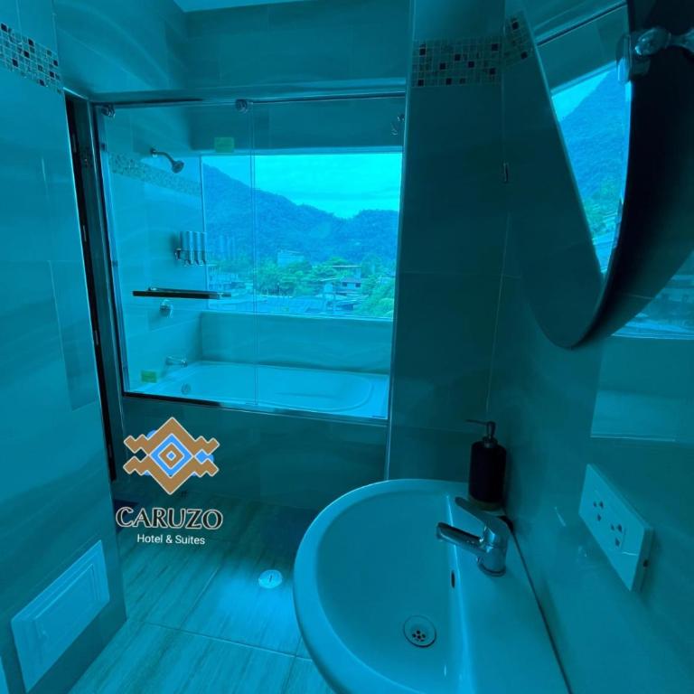 Caruzo Hotel and suites - Large Double Room - 4