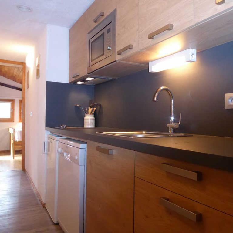 Appartement cosy à Montchavin, rénové, 5 pers, balcon, proche commerces et pistes, parking gratuit - FR-1-329-93 - Apartment - 4