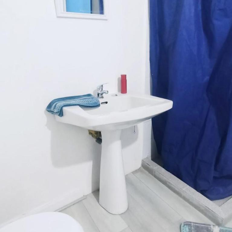 Alojamiento familiar Ñuñoa con estacionamiento a pasos del Estadio Nacional e ISP - Habitación Estándar - 1 cama grande - 4