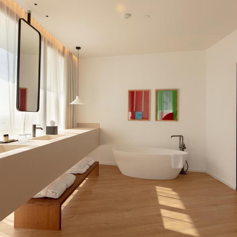 Elisabeth by the Sea Hotel - Luxury Room with Partial Sea View - 3