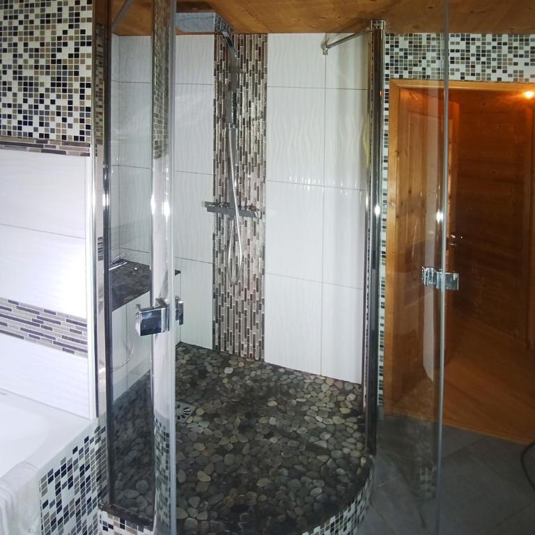 Très beau T3 en rez de jardin à 5 minutes de la station de Carroz - Appartement 2 Chambres - 2