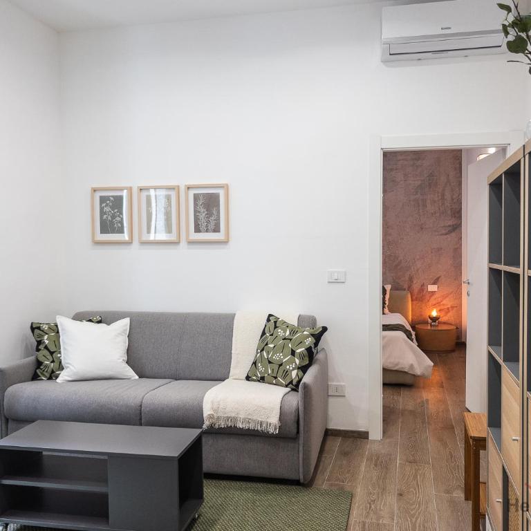 Prince Suite - Trains 4 min - AC - Super Wifi - One-Bedroom Apartment - 2