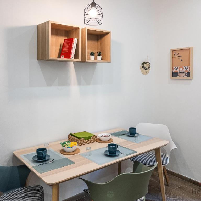Prince Suite - Trains 4 min - AC - Super Wifi - One-Bedroom Apartment - 5