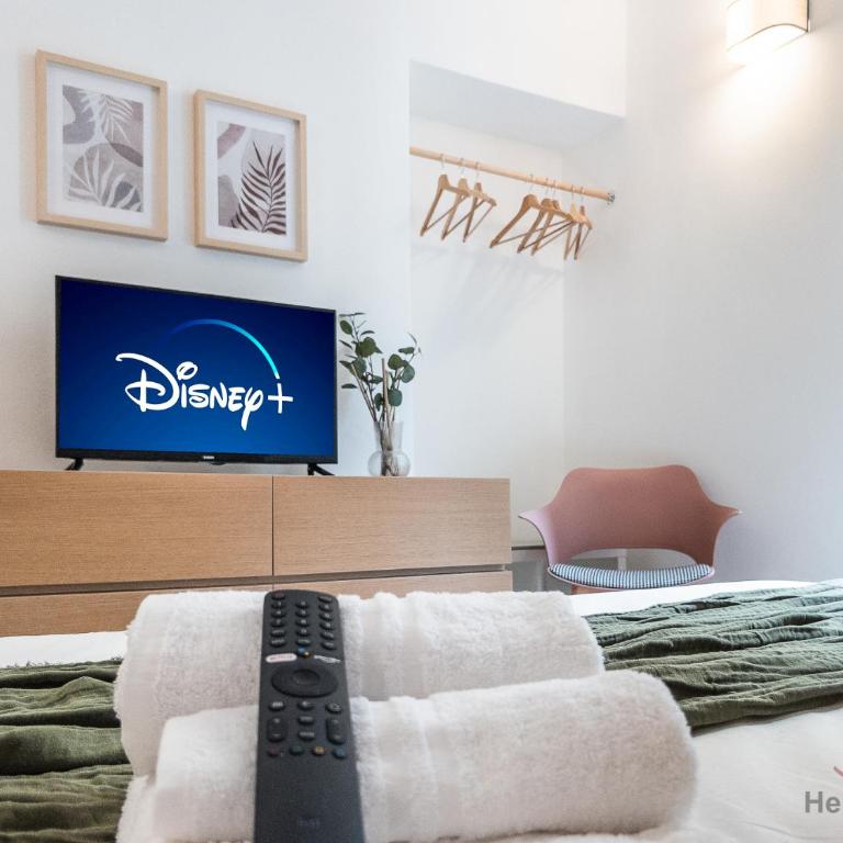 Prince Suite - Trains 4 min - AC - Super Wifi - One-Bedroom Apartment - 10
