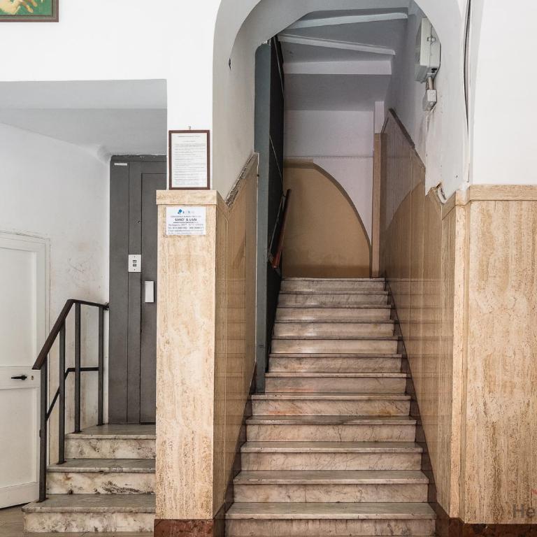 Prince Suite - Trains 4 min - AC - Super Wifi - One-Bedroom Apartment - 16