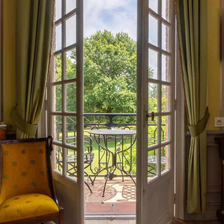 Castel Bois Marie, Maison d'hôtes - Chambre Lit Queen-Size Deluxe avec Balcon - Vue sur Piscine - 7