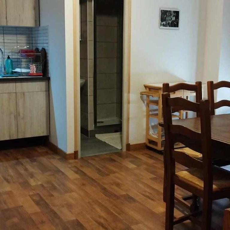 Appartements au bord de la rivière - Appartement avec Vue et Balcon - 8