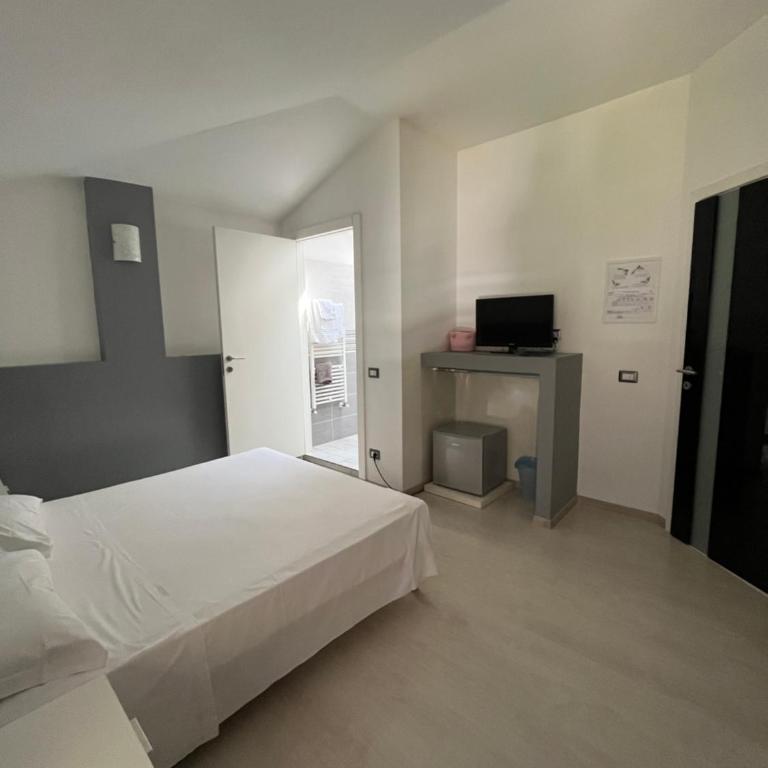 Bella Vita Guesthouse -parcheggio privato interno - Camera Matrimoniale - 7