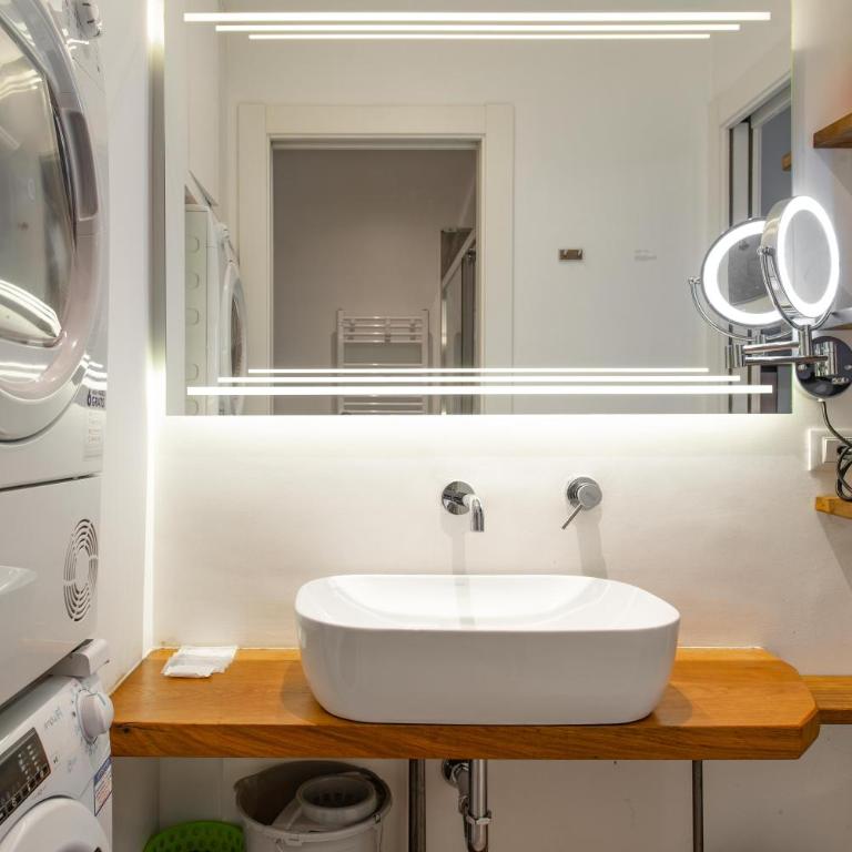 Suite & Queen Apartments by Toh Solution - Classic Apartment - 3