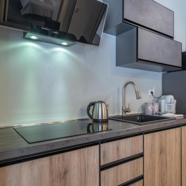 Suite & Queen Apartments by Toh Solution - Classic Apartment - 7