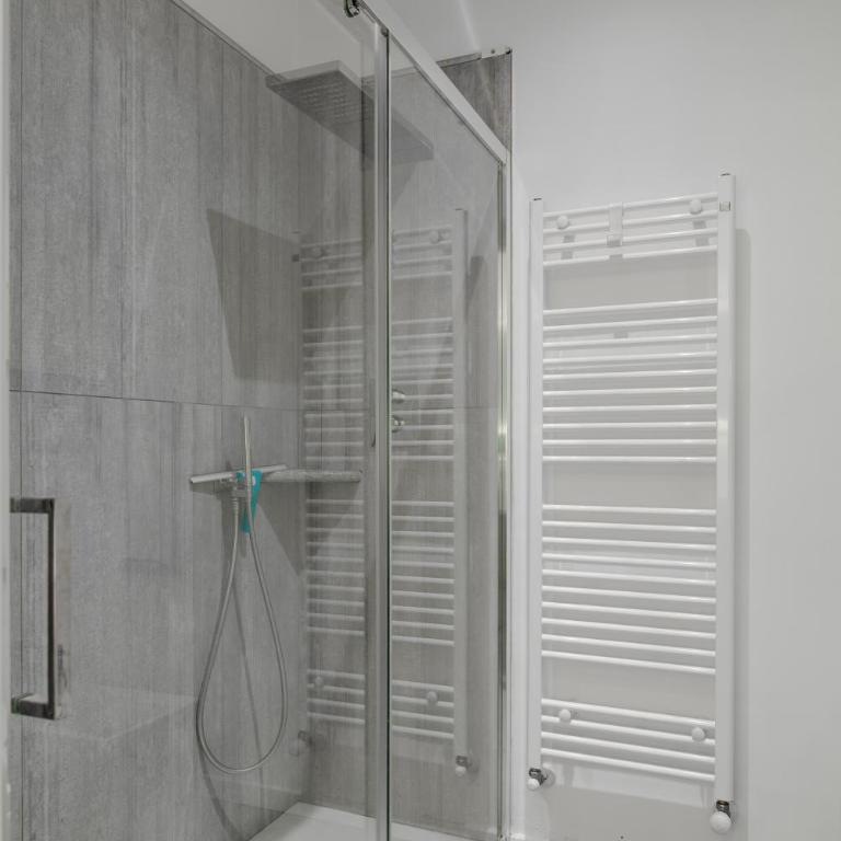 Suite & Queen Apartments by Toh Solution - Classic Apartment - 9