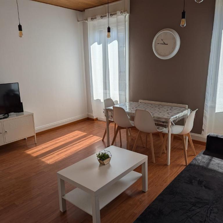 Le Mirage - appartement 2 chambres, salon, cuisine équipée, parking et wifi gratuit - Apartment mit 2 Schlafzimmern - 3