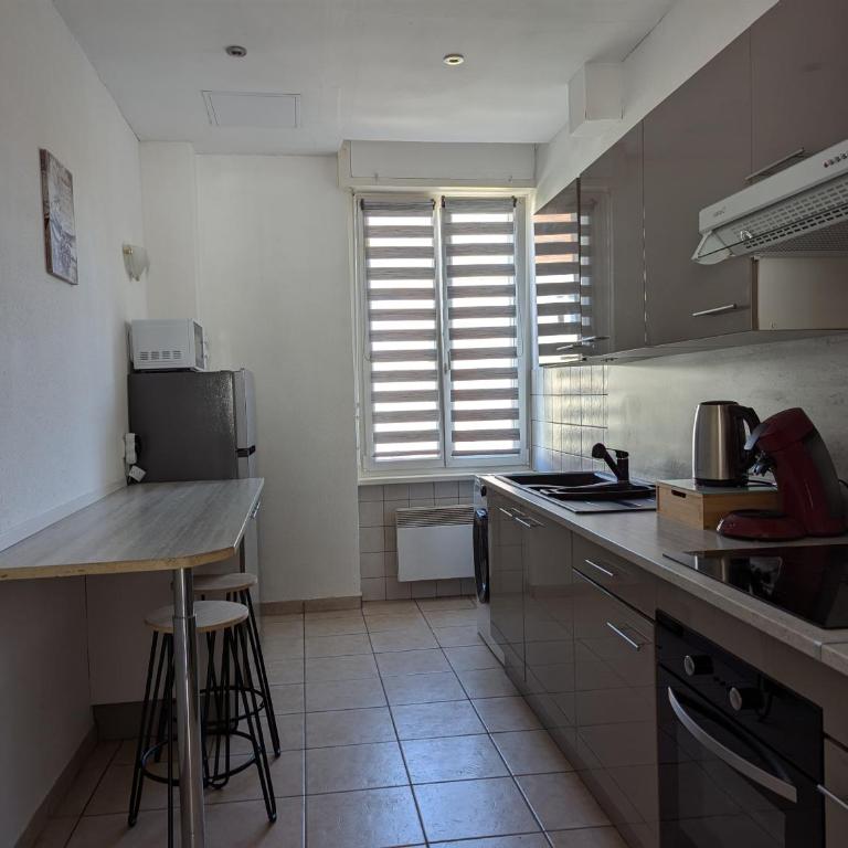 Le Mirage - appartement 2 chambres, salon, cuisine équipée, parking et wifi gratuit - Apartment mit 2 Schlafzimmern - 11