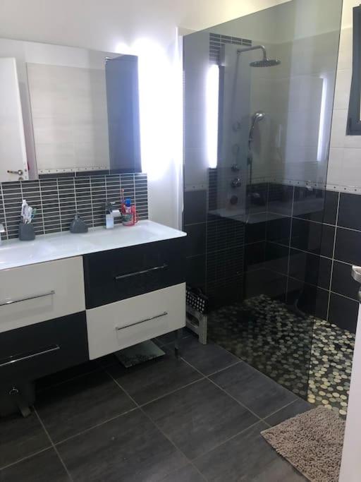 Magnifique villa avec piscine, Jacuzzi et Baignoire Balnéo - Villa - 22