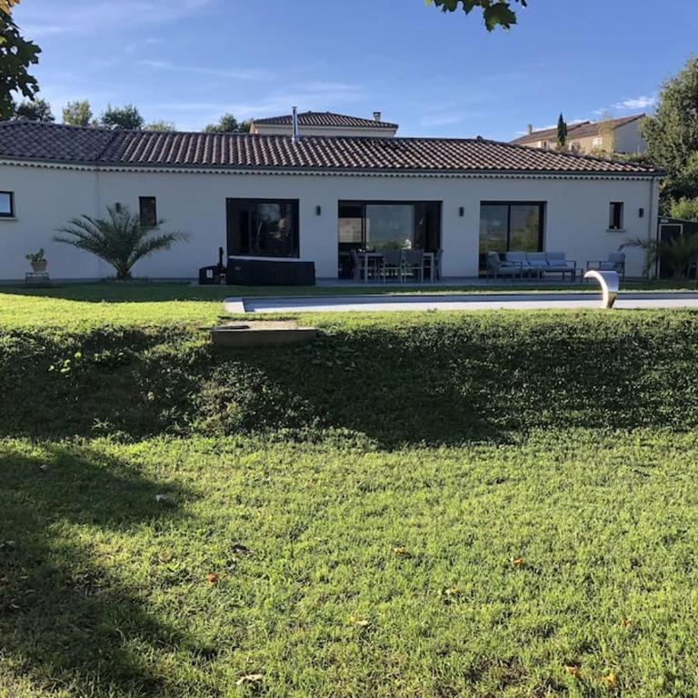Magnifique villa avec piscine, Jacuzzi et Baignoire Balnéo - Villa - 27