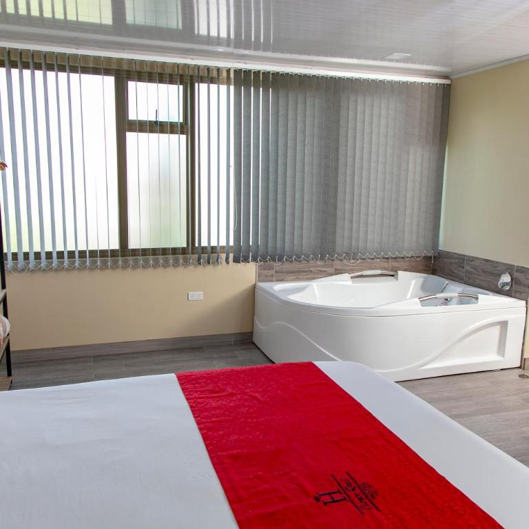 Hotel Campo Real - Suite con bañera de hidromasaje - 4