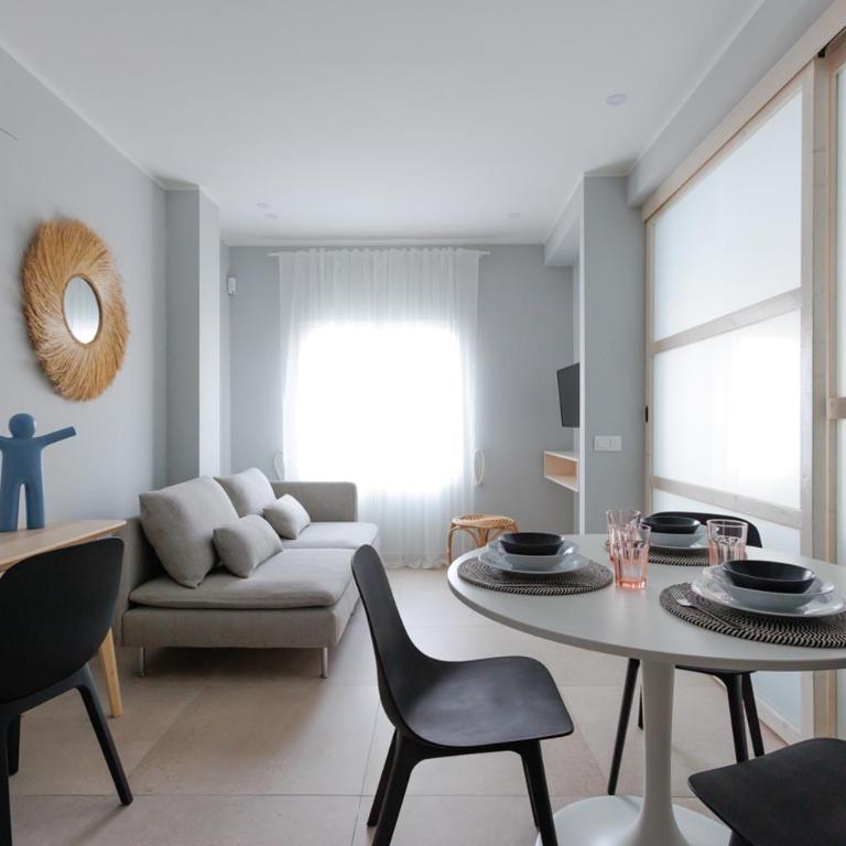 Elegant 2 Bedrooms Flat 5 minutes from the sea & free parking - Apartamento de 2 dormitorios - 3