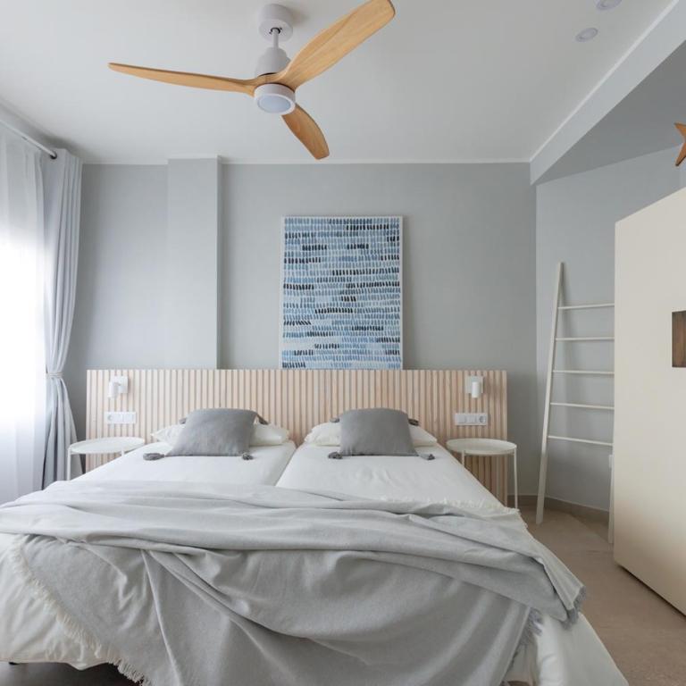 Elegant 2 Bedrooms Flat 5 minutes from the sea & free parking - Apartamento de 2 dormitorios - 2