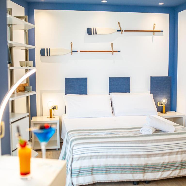 Hotel Karinzia - Premium Quadruple Room with Balcony and Sea View - 6