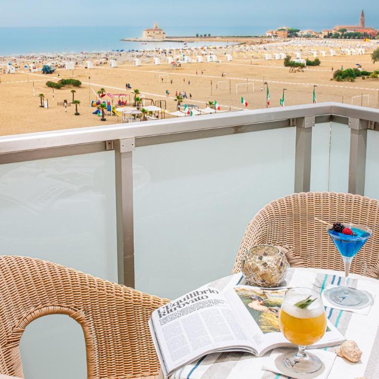 Hotel Karinzia - Prestige Double or Twin Room with Balcony and Sea View - 5