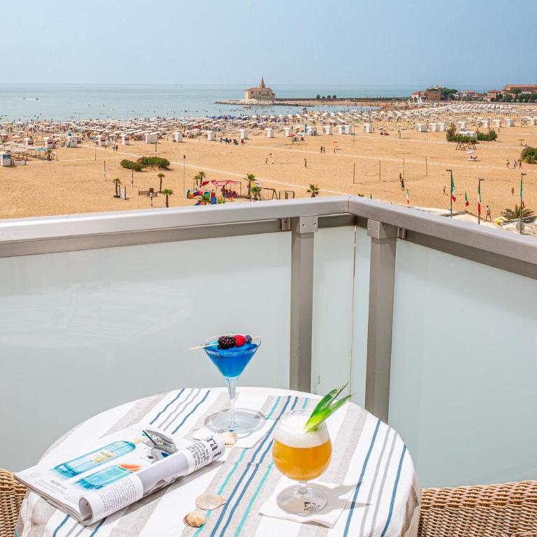 Hotel Karinzia - Comfort Twin/Double Room with Balcony and Lateral sea view - 2