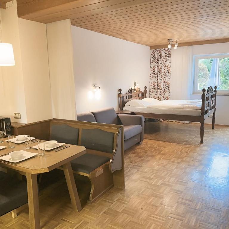 Haus Wenger Mountain View & Swimming Pool - Studio Apartment - 7