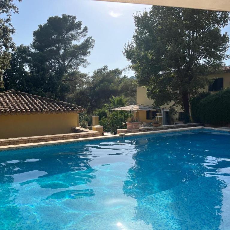 Cote d'Azur Villa mit Haupt und Nebenhaus, Pool und Poolküche - Villa avec Piscine Privée - 2