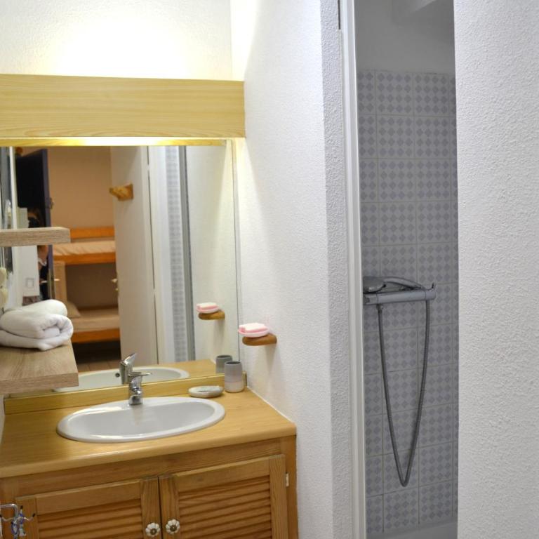 Le cabanon de Mirza - Two-Bedroom Apartment - 8