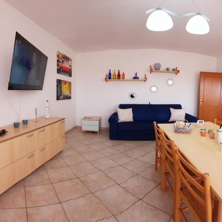 Case vacanza nella via Centrale - Three-Bedroom Apartment with Balcony - 11