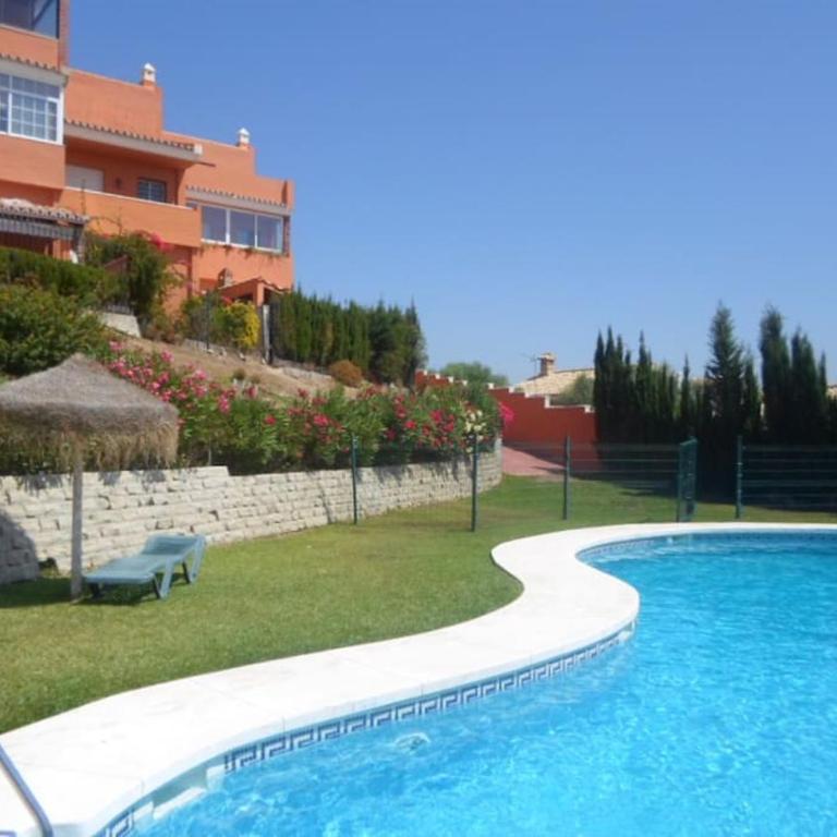 023 Enchanting 4 Bed Traditional Townhouse in Benalmadena Costa - Casa de 4 dormitorios - 1
