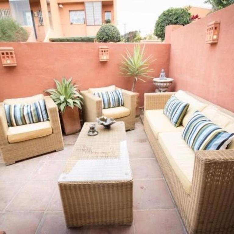 023 Enchanting 4 Bed Traditional Townhouse in Benalmadena Costa - Casa de 4 dormitorios - 2